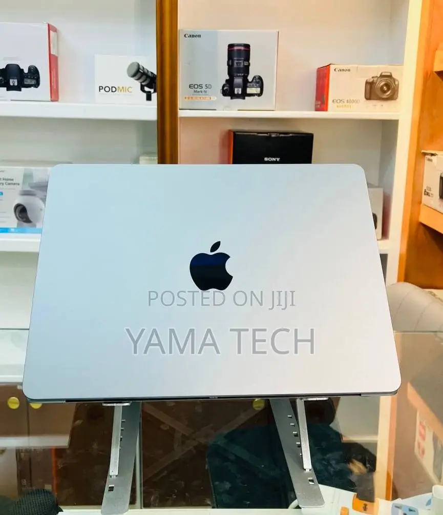 New Laptop Apple MacBook Air 2022 M2 8GB Apple M2 SSD 256GB