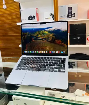 New Laptop Apple MacBook Air 2022 M2 8GB Apple M2 SSD 256GB