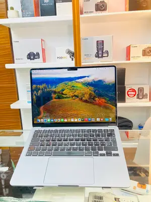 Photo - New Laptop Apple MacBook Air 2022 M2 8GB Apple M2 SSD 256GB