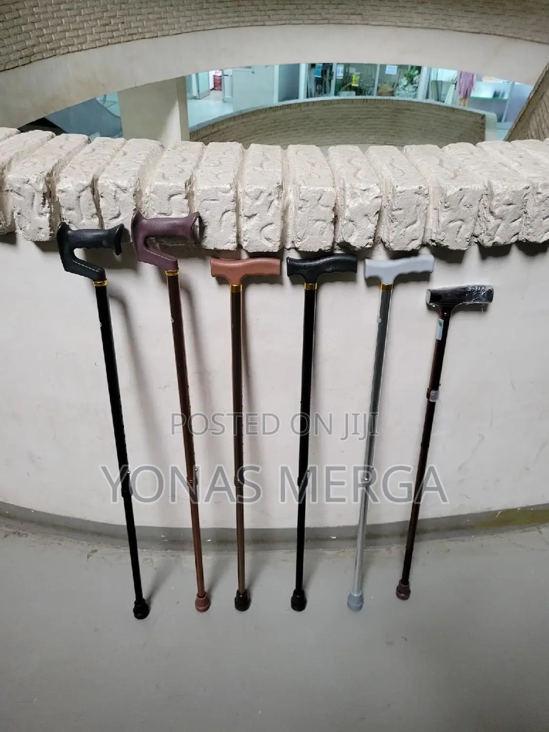 Cane兼炸walking Stick 三領takes Up Very Little Space. Perfect for Storing