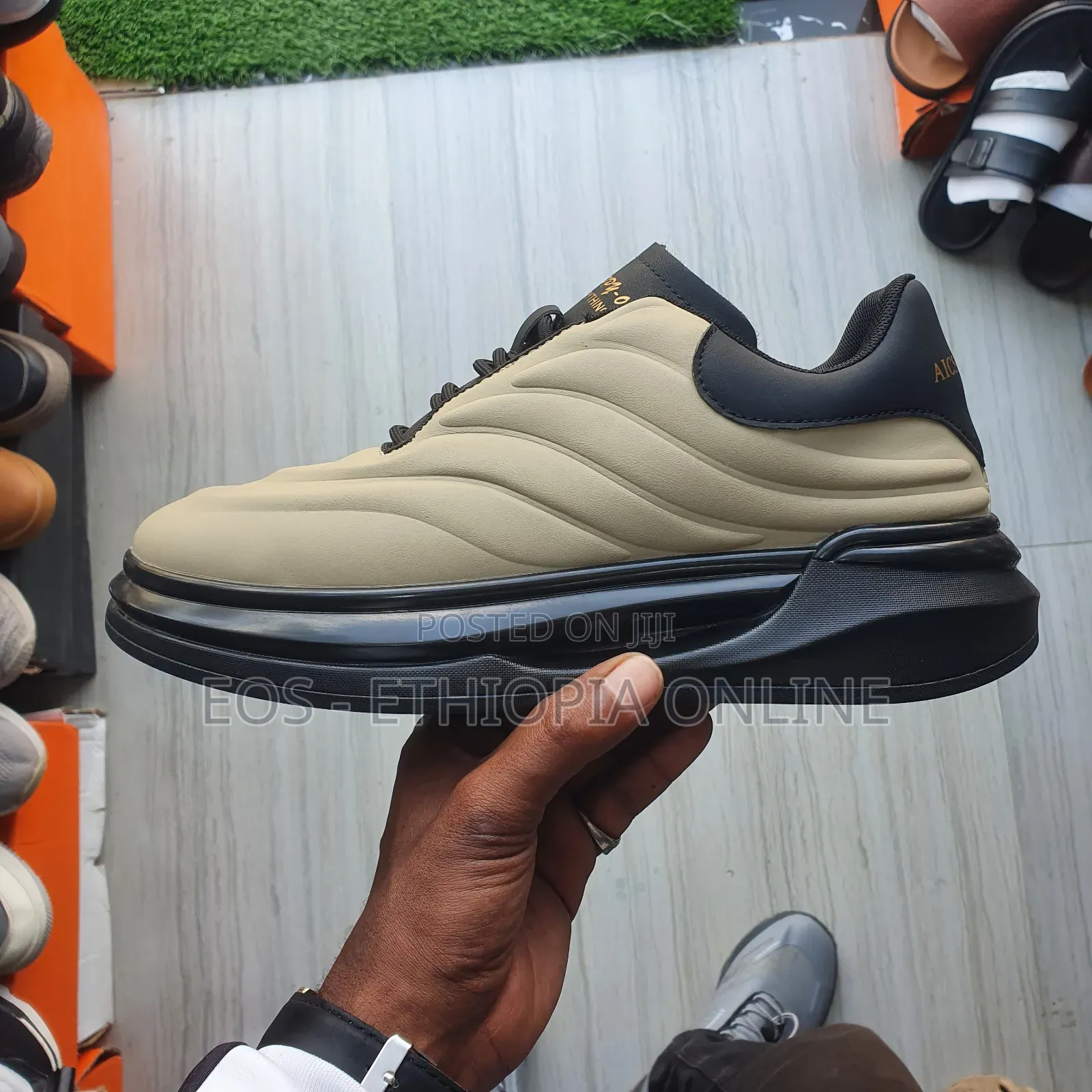 Leather Desert Wave Runner Shoe [On Hand]