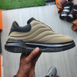 Leather Desert Wave Runner Shoe [On Hand]