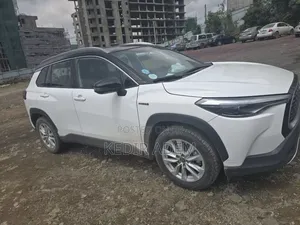 Photo - Toyota Corolla Cross 2023 White