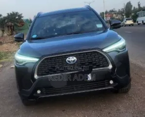 Photo - Toyota Corolla Cross 2022 Gray