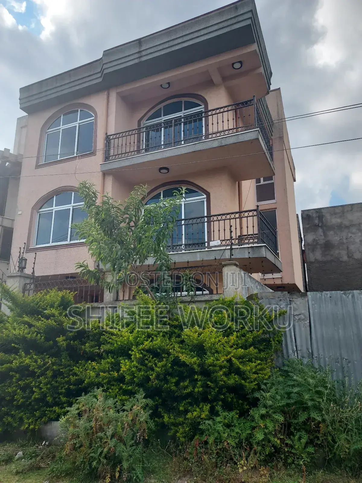 Furnished 6bdrm House in Tafo Around Ccd Real, Yeka for sale