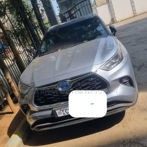 Photo - Toyota Highlander Hybrid 2024 Silver
