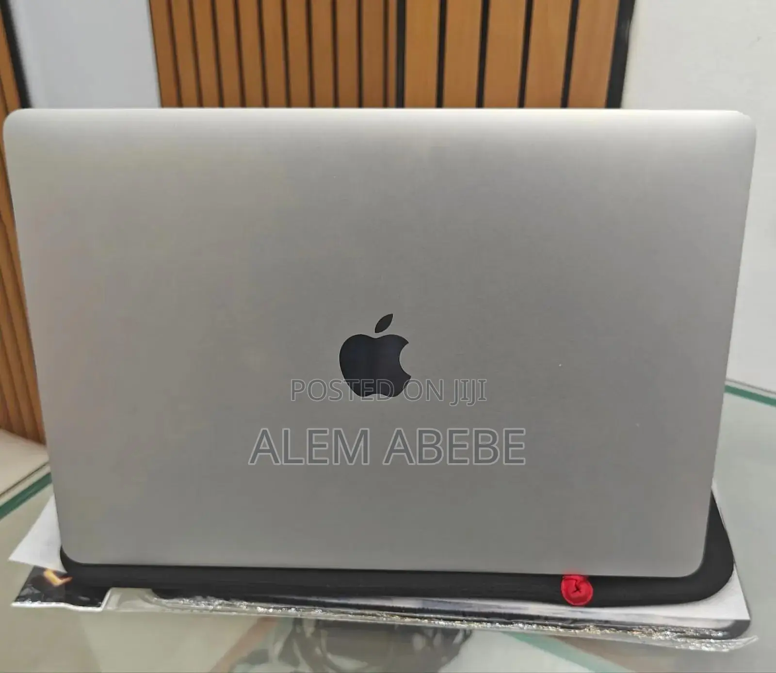 New Laptop Apple MacBook Pro 2020 8GB Intel Core I5 SSD 256GB