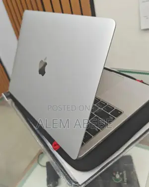 New Laptop Apple MacBook Pro 2020 8GB Intel Core I5 SSD 256GB