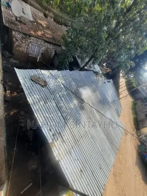 የሚሸጥ ቦታ 102 ካሬ ካርታ ያለው ከአስፓልት 30 ሜትር ገባ ብሎ