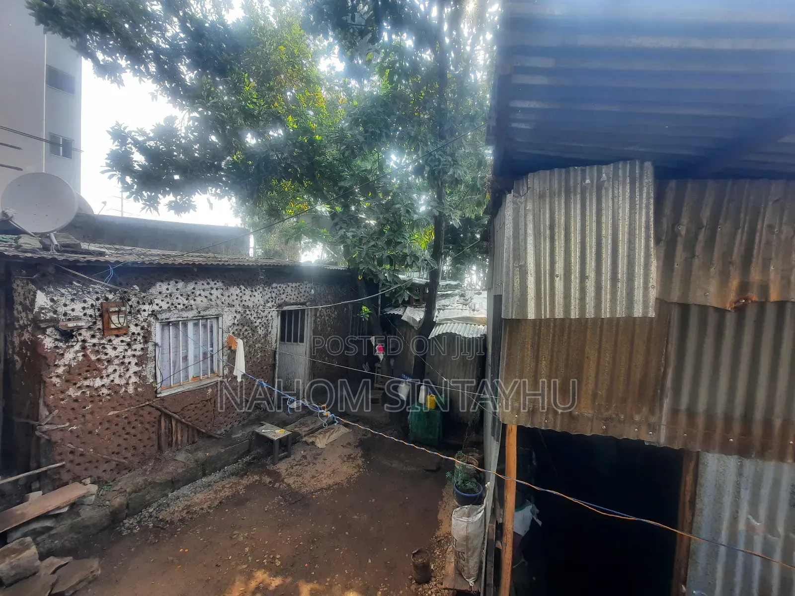 የሚሸጥ ቦታ 102 ካሬ ካርታ ያለው ከአስፓልት 30 ሜትር ገባ ብሎ