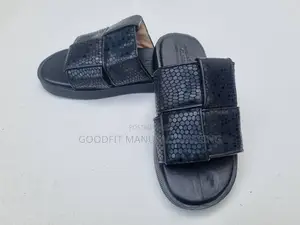 Photo - Women's Lifted Flat Sandal