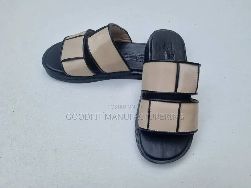 Women's Lifted Flat Sandal