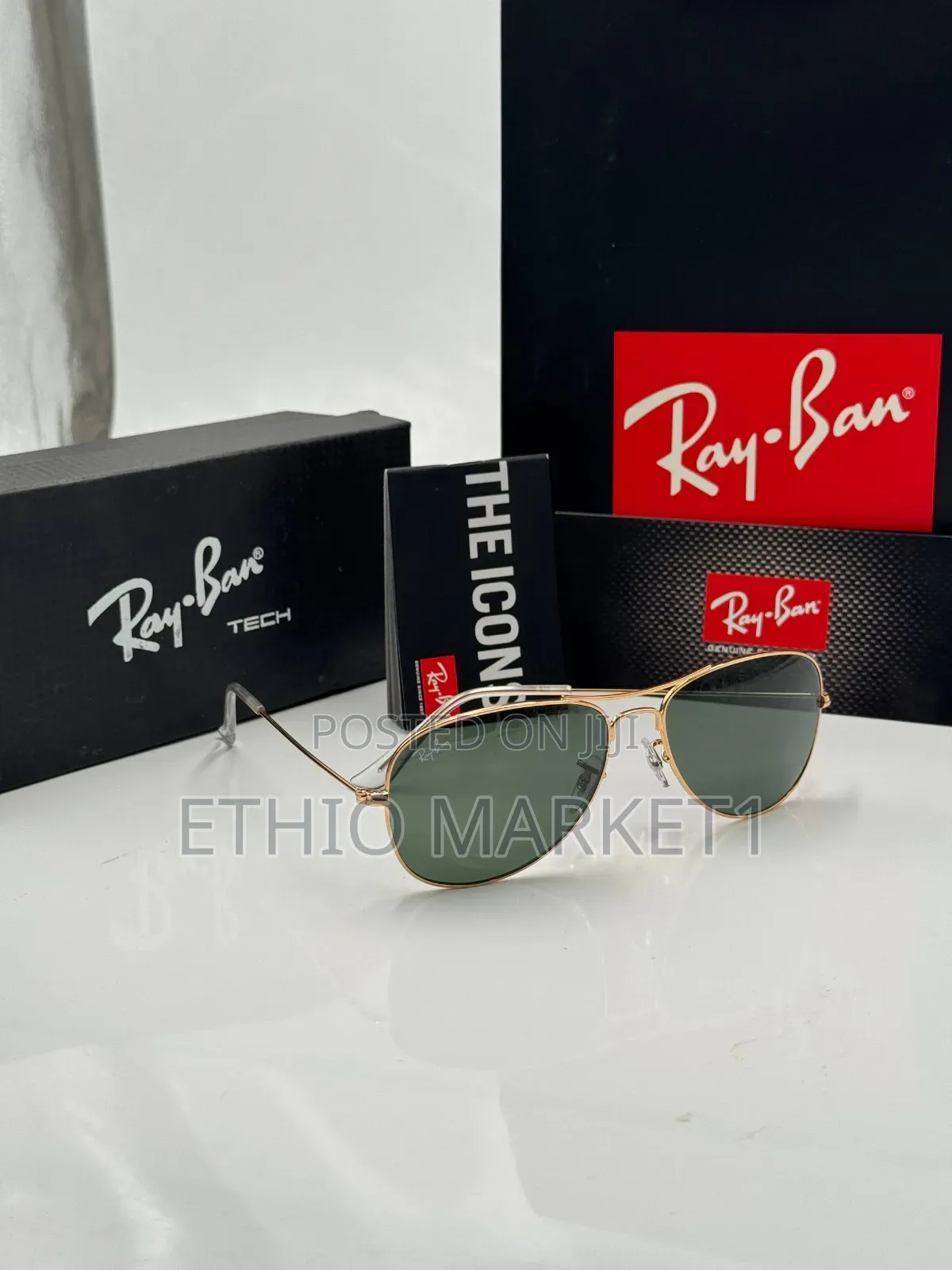 Rayban Aviators Classic Stylish Sunglasses Usually Worn by Pilots