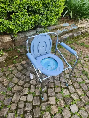 Photo - Commode Chair Brand New朱紅stainless Almunium Toilet Chair朱槿commode