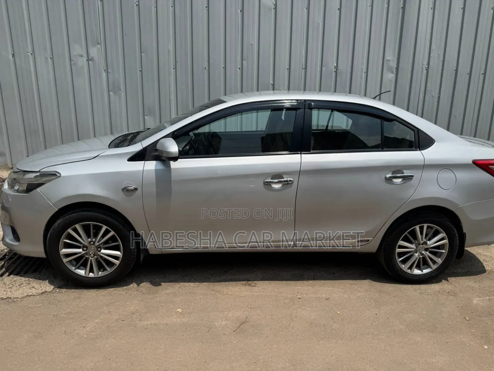 Toyota Yaris 2017 Silver