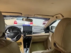 Toyota Yaris 2017 Silver