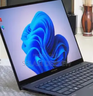 New Laptop Asus Zenbook 14 UX434 16GB Intel Core I7 SSD 512GB