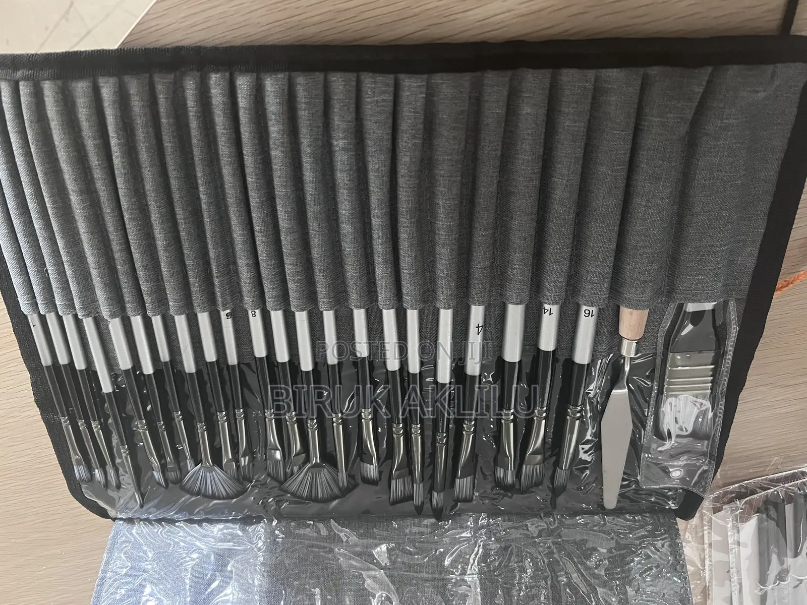 24pcs Brush Set Includes 1 Pallet Knife