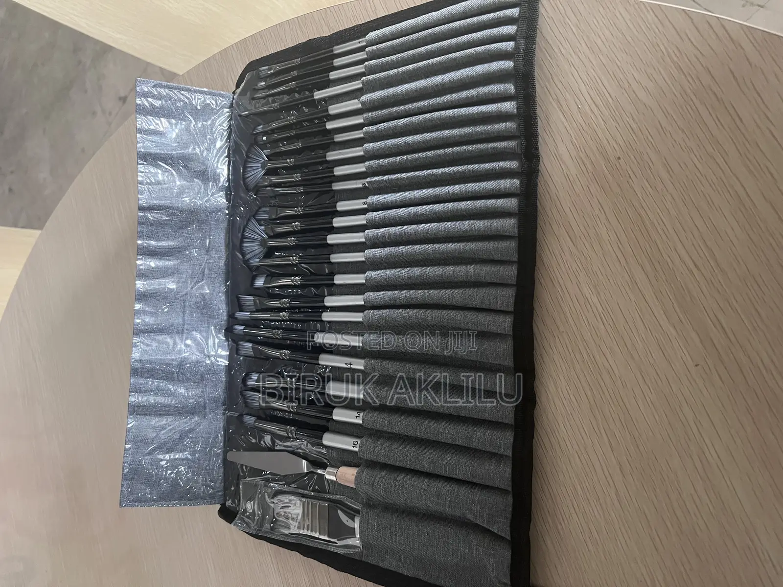 24pcs Brush Set Includes 1 Pallet Knife