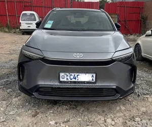 Photo - Toyota bZ4X 2023 Gray