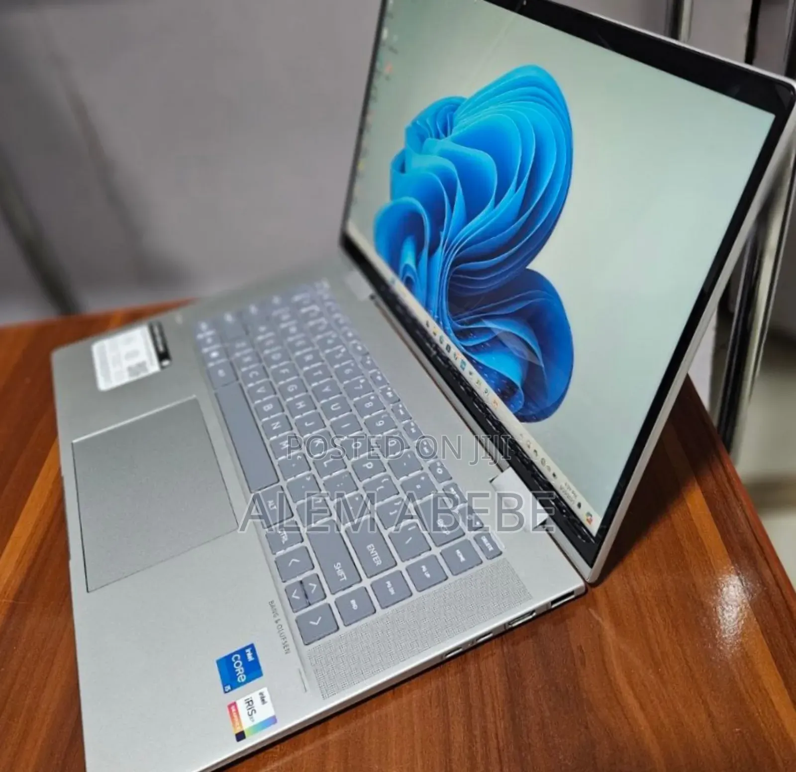 New Laptop HP Envy X360 8GB Intel Core I5 SSD 512GB