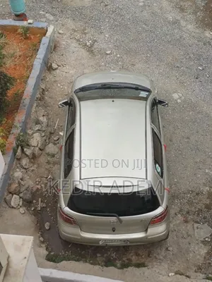 Photo - Toyota Vitz 2002 Gold