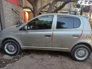 Toyota Vitz 2002 Gold