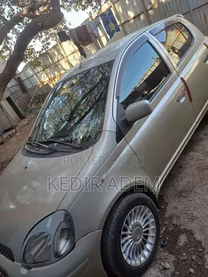 Toyota Vitz 2002 Gold