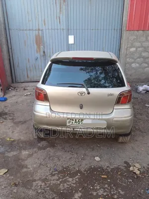Toyota Vitz 2002 Gold