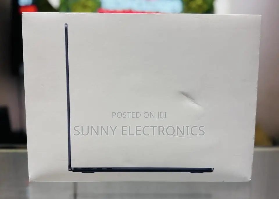 New Laptop Apple MacBook Air 2025 M4 13-Inch 16GB Apple M4 SSD 256GB