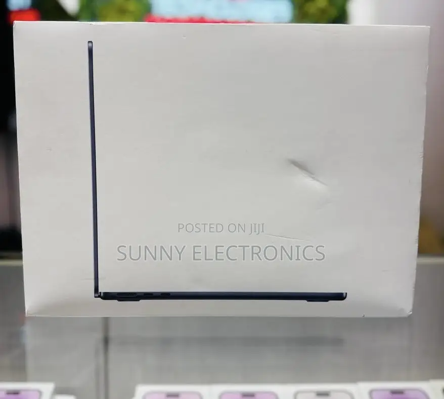 New Laptop Apple MacBook Air 2025 M4 13-Inch 16GB Apple M4 SSD 256GB