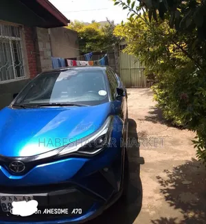 Toyota C-HR 2021 Blue
