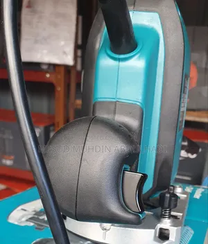 Photo - Makita Router 900w