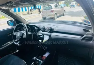 Suzuki Swift 2022 Silver