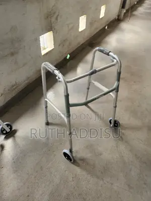 Photo - With Wheels Walker懲治front Wheel Walker胺你medical Walker段的medical Walker