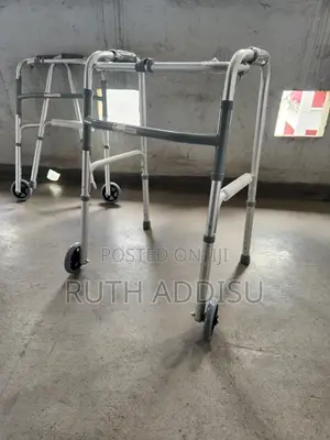 Photo - Foldable Almunium Stainless Walker字眼walker延誤brand New Walker轟出walker