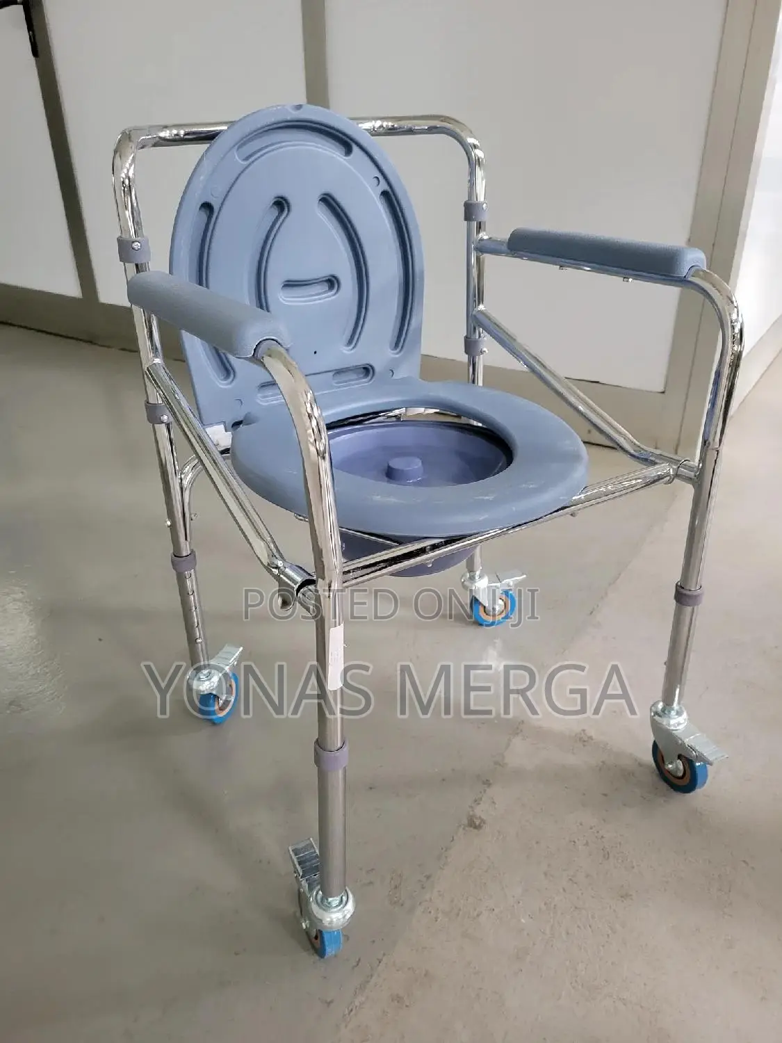 Commode Chair Serves as Bedside Commode尟፲maintain Hygiene Effortlessly