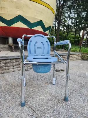 Photo - Commode Chair朱明commode Chair埠後toilet Chair丸的poy Chair喬木commode Chair