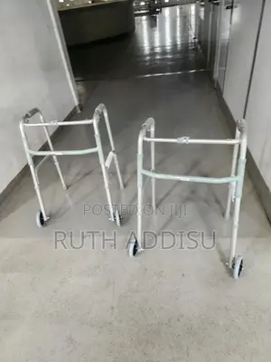 Photo - Foldable Walker脆皮medical Walker朱槿packed Brand New Walker朱明walking Aid