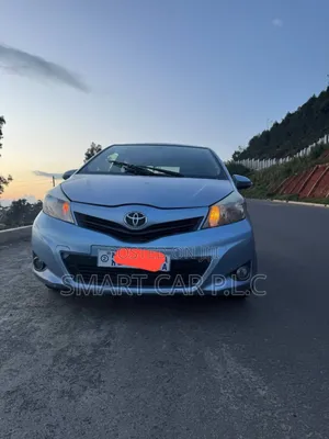 Photo - Toyota Yaris 2013 Blue