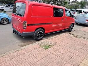 Toyota HiAce 2006 Red