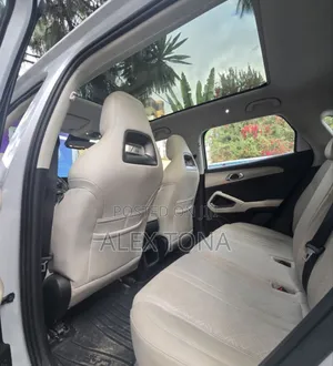 BYD Yuan Up 2025 Off white