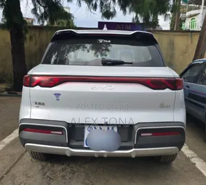 BYD Yuan Up 2025 Off white