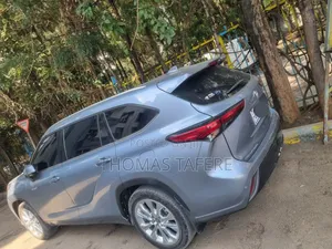 Toyota Highlander Hybrid 2024 Silver