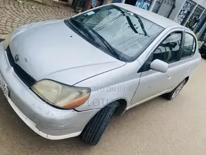 Photo - Toyota Platz 1.3 AWD 2001 Gray