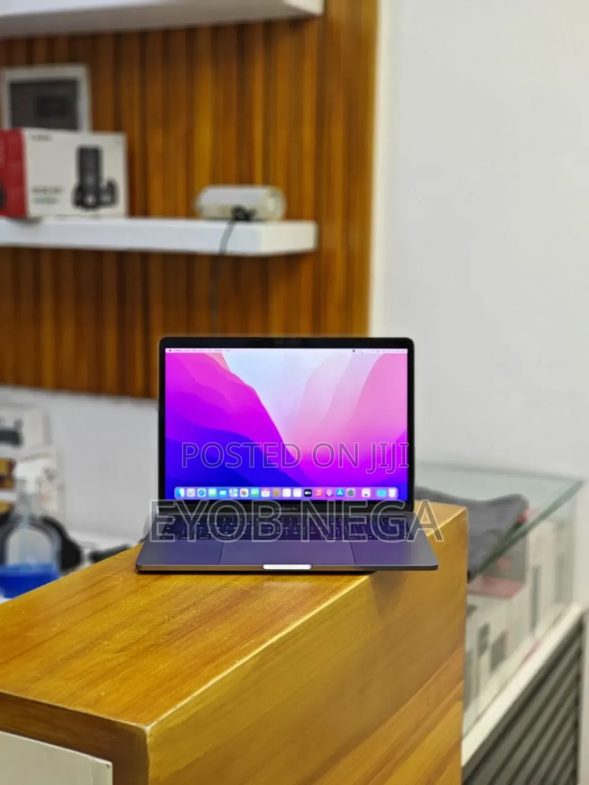 New Laptop Apple MacBook Pro 2019 16GB Intel Core I7 SSD 256GB