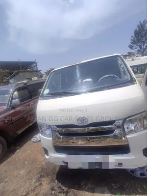 Photo - Toyota HiAce 2011 White