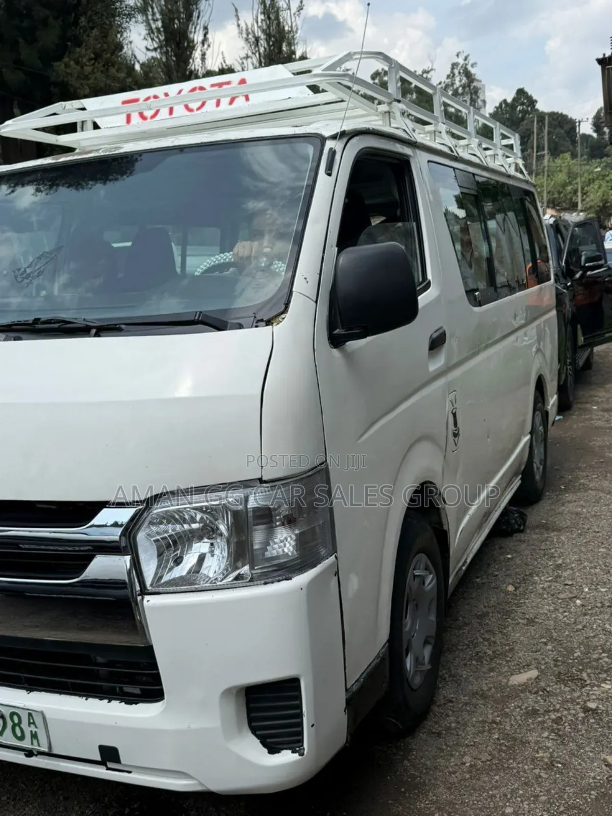 Toyota HiAce 2011 White