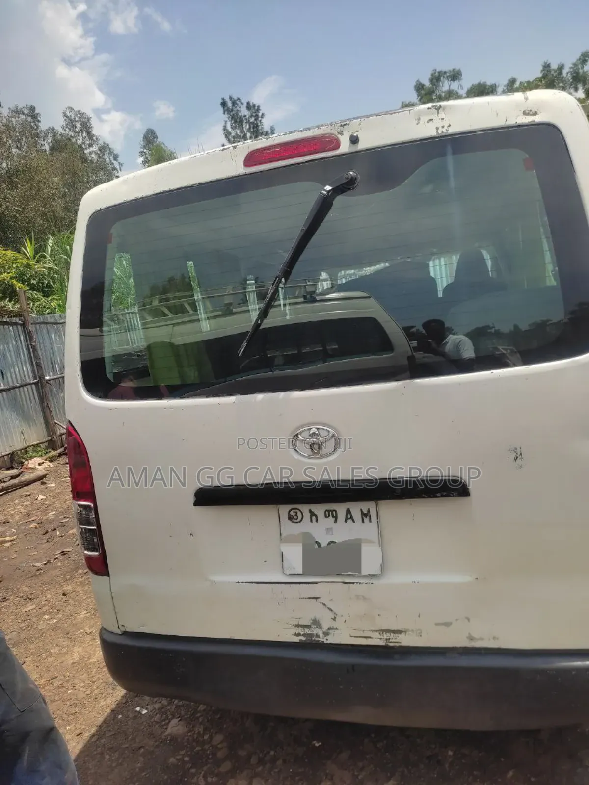 Toyota HiAce 2011 White