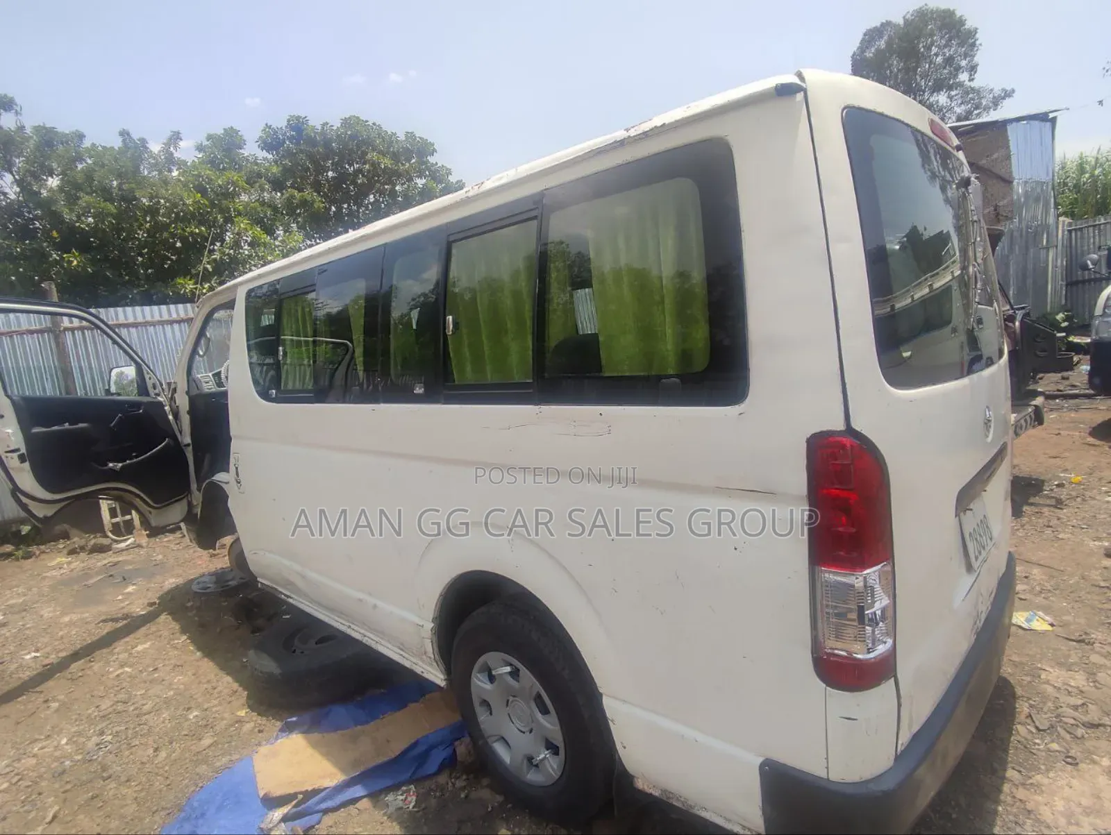 Toyota HiAce 2011 White